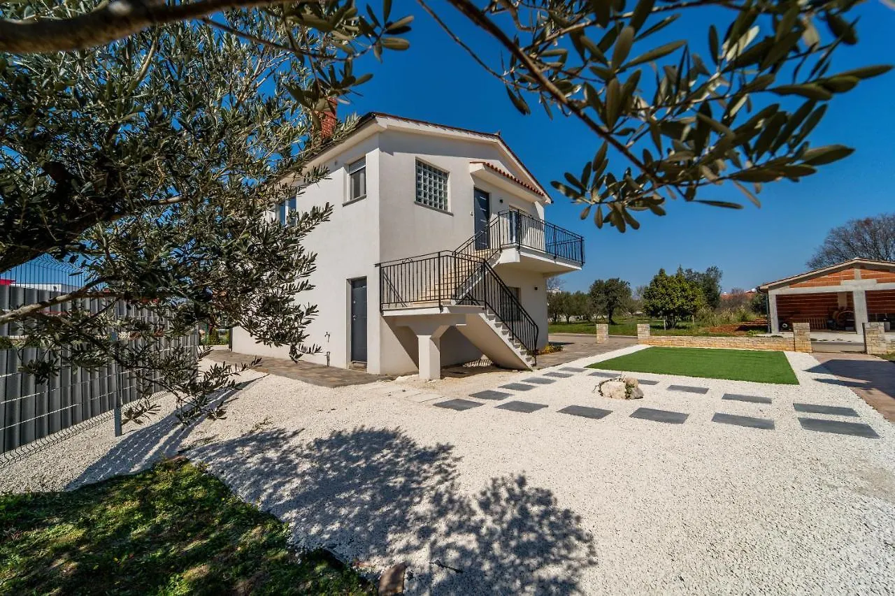 Holiday House With A Private Heated Swimming Pool Galižana Casa vacanze