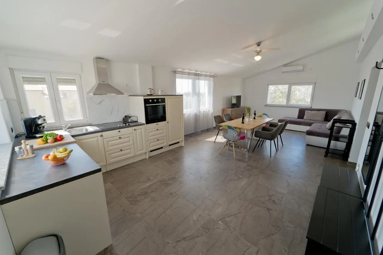 Holiday House With A Private Heated Swimming Pool Galižana Croazia
