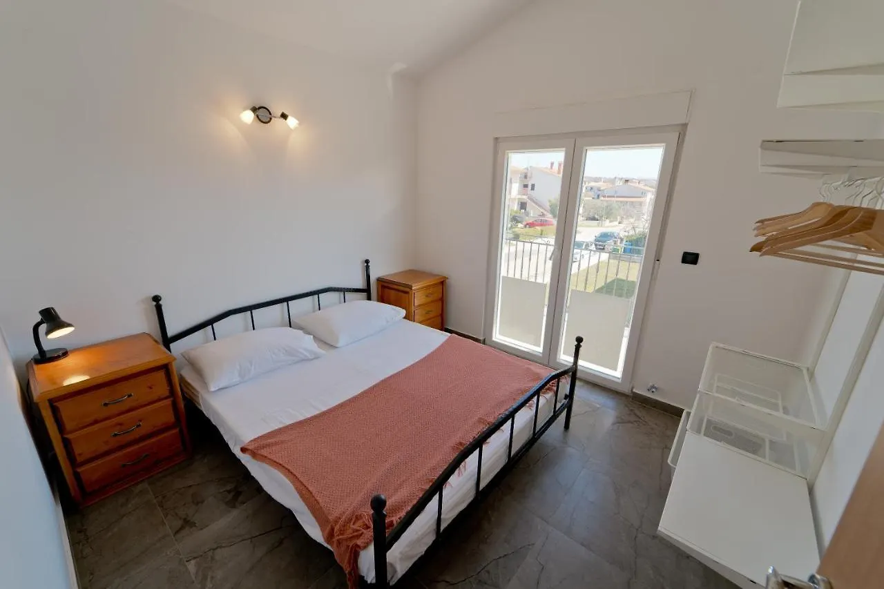 Holiday House With A Private Heated Swimming Pool Galižana