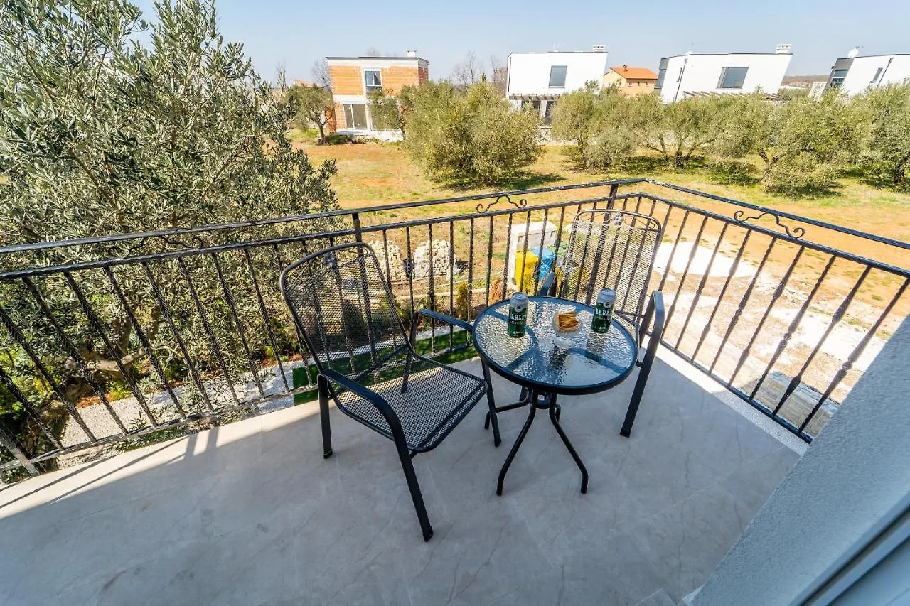 Holiday House With A Private Heated Swimming Pool Galižana