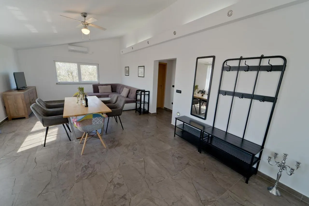 Holiday House With A Private Heated Swimming Pool Galižana 0*,