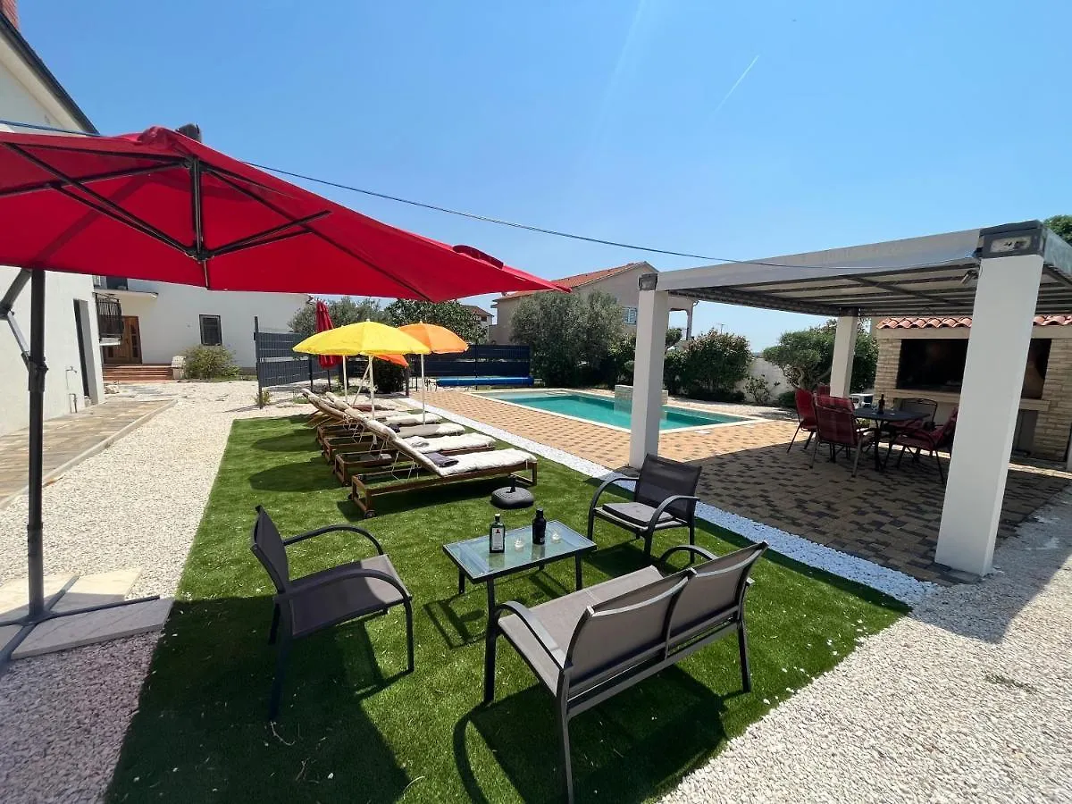Holiday House With A Private Heated Swimming Pool Galižana 0*,